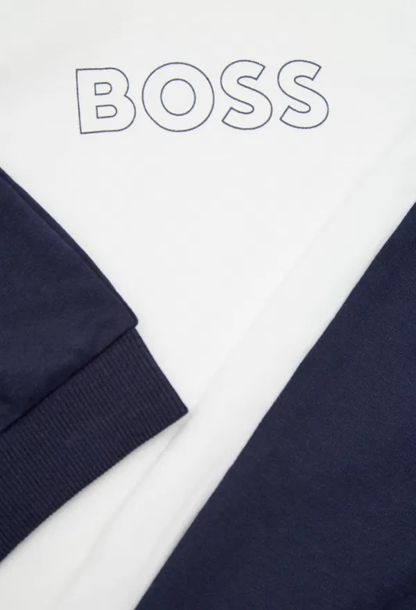Дитячий темно-синій комплект Boss J53051 126/9Qc каталог