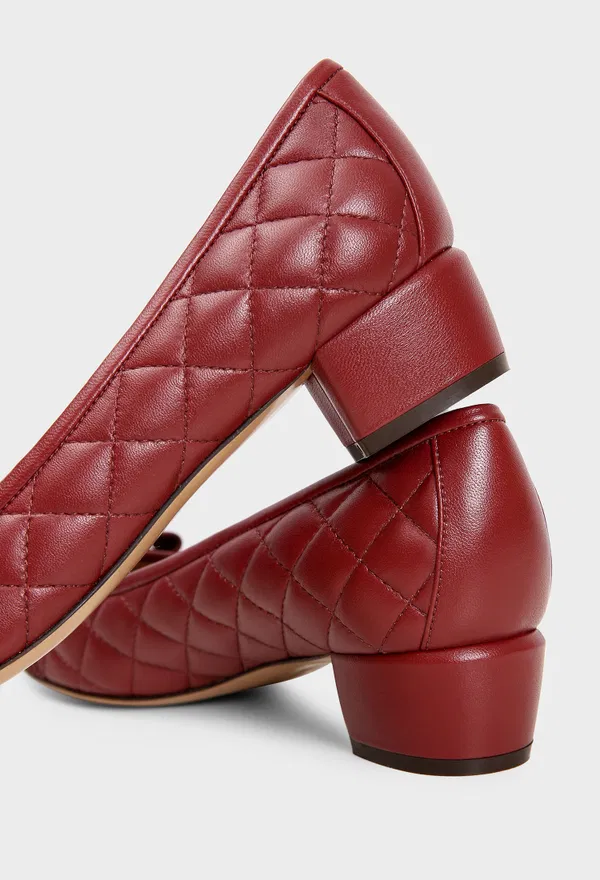 Кожаные лодочки QUILTED VARA FERRAGAMO 01M832 125/0A5 оригинал