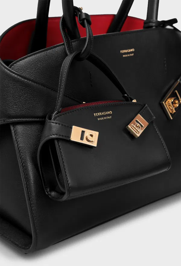 Кожаный брелок FERRAGAMO 221144 226/0A2 оригинал