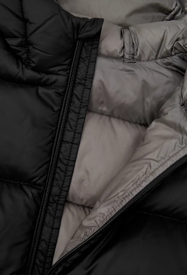 Дитяча пухова куртка Moncler 511A03 226/92 в Україні