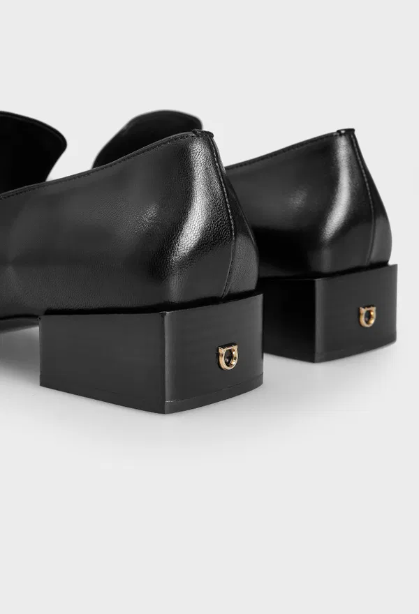 Кожаные лоферы CARMELITA FERRAGAMO 01J181 224/0A2 оригинал
