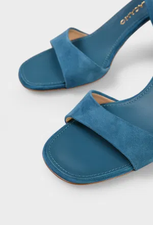 Замшевые босоножки TERESY FERRAGAMO 01L206 126/0D8 в Украине
