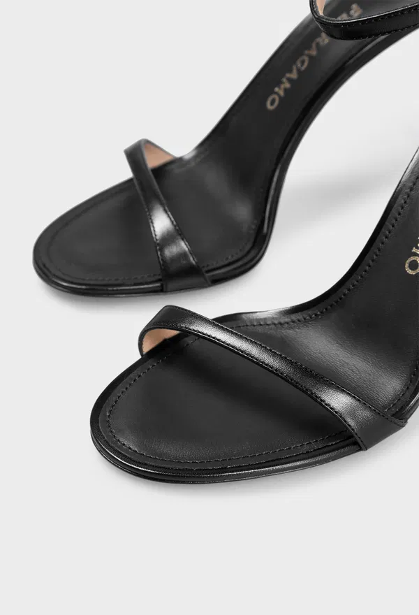 Кожаные босоножки FERRAGAMO 01L325 126/0A2 в Украине