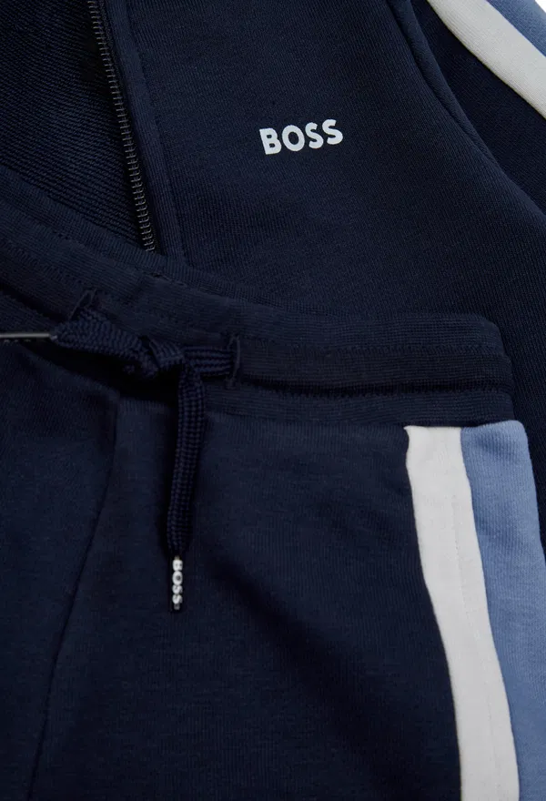 Дитячий темно-синій спортивний костюм Boss J5285  126/9Qc інтернет-магазин