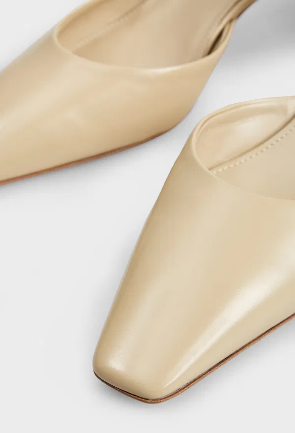 Шкіряні слінгбеки ALYSSA FERRAGAMO 01I057 124/0A6 оригінал