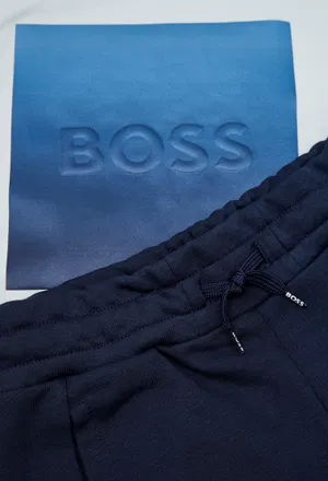 Дитячий блакитний костюм Boss J53007 126/9Gc в Україні