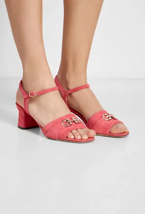 Замшевые босоножки FERRAGAMO 01E490 123/0DU фото