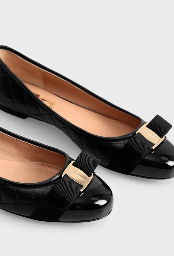 Кожаные балетки VARINAQ FERRAGAMO 01M831 224/0A2 оригинал