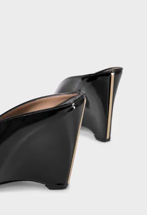 Шкіряні лаковані мюлі ALICIA  FERRAGAMO 01K874 225/0B2 оригінал
