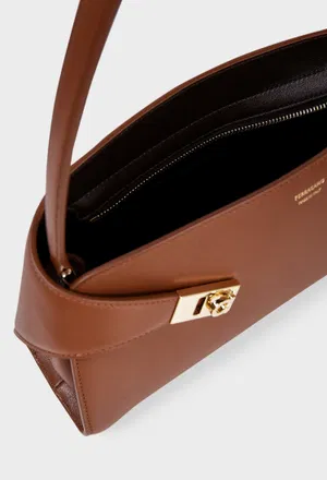 Кожаная сумка HUG EAST-WEST SHOULDER  FERRAGAMO 21A712 226/0A3 в Украине
