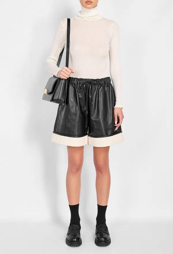 Кожаные шорты JW Anderson LR0011 224/0A2 Купить
