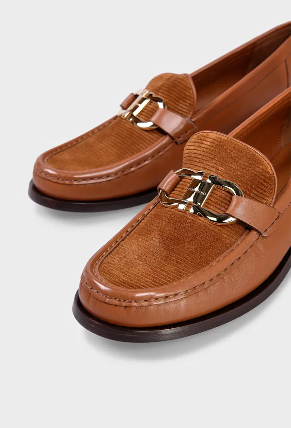 Кожаные мокасины MARYAN COR FERRAGAMO 01K580 225/0AT в Украине