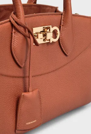 Шкіряна сумка STUDIO SOFT BAG FERRAGAMO 21A112 226/0AT оригінал