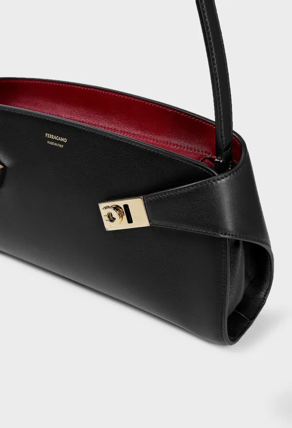 Кожаная сумка HUG EAST-WEST SHOULDER  FERRAGAMO 21A712 226/0A2 оригинал