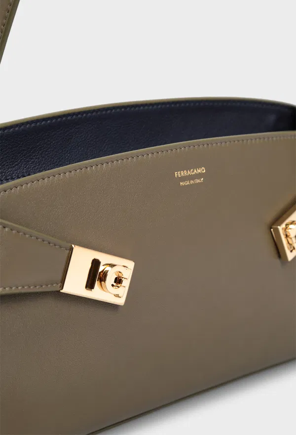Кожаная сумка HUG EAST-WEST FERRAGAMO 21A712 226/0AL в Украине