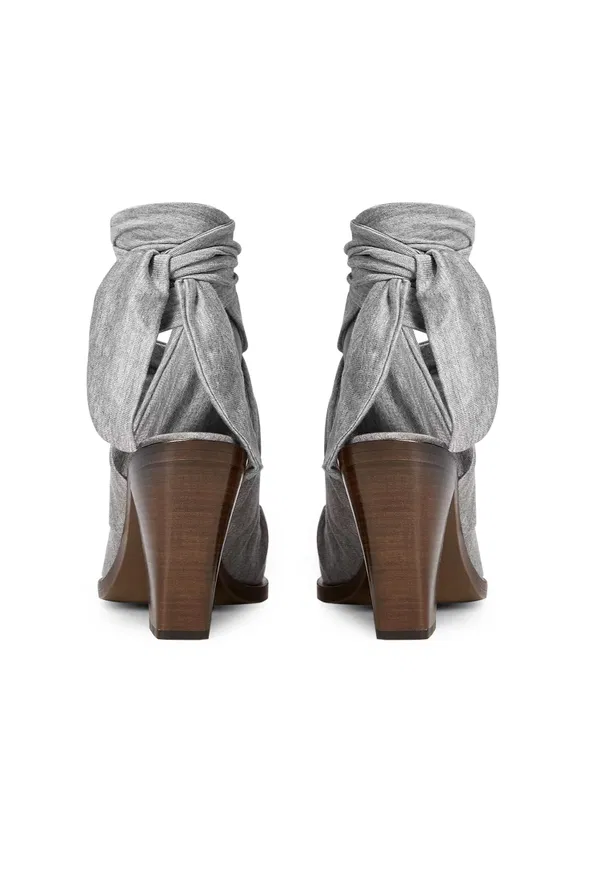 Мюлі з декоративними зав'язками Burberry 028618 120/9H7 фото