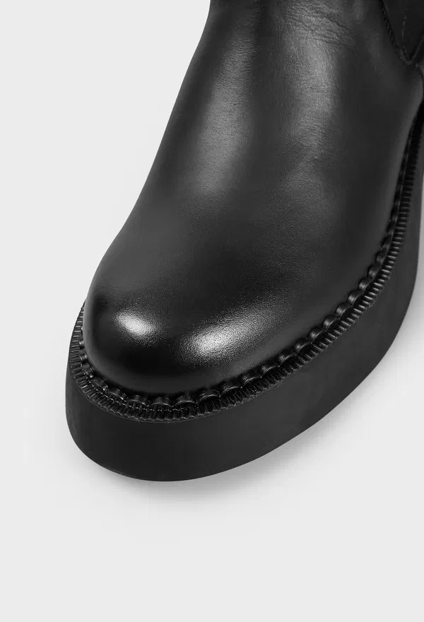 Кожаные ботинки TIA FERRAGAMO 01K325 225/0A2 в Украине