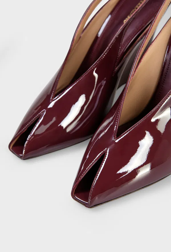 Кожаные лакированные слингбэки ARCADIA  FERRAGAMO 01K873 225/0BF в Украине