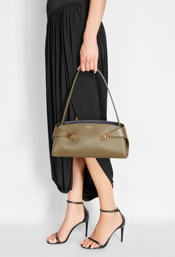 Кожаная сумка HUG EAST-WEST FERRAGAMO 21A712 226/0AL фото