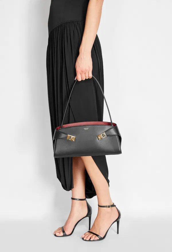 Кожаная сумка HUG EAST-WEST SHOULDER  FERRAGAMO 21A712 226/0A2 фото
