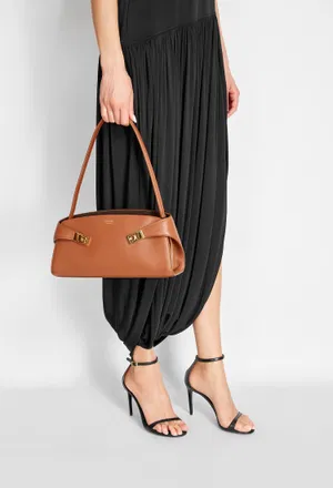Кожаная сумка HUG EAST-WEST SHOULDER  FERRAGAMO 21A712 226/0A3 фото
